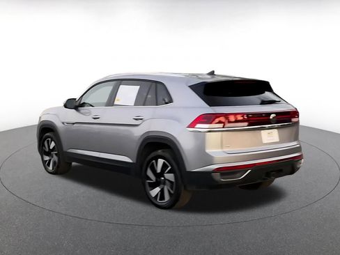 Used 2025 Volkswagen Atlas Cross Sport SE image 10
