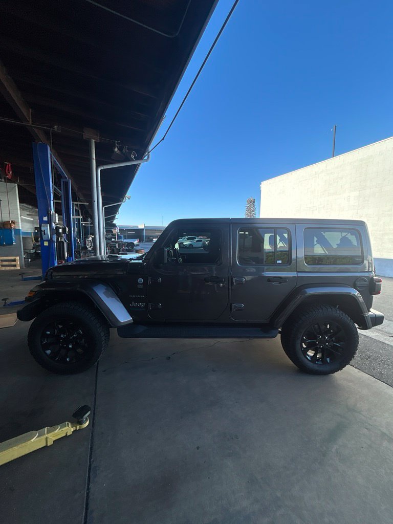 Used 2021 Jeep Wrangler Unlimited Sahara AWD/4WD image 3