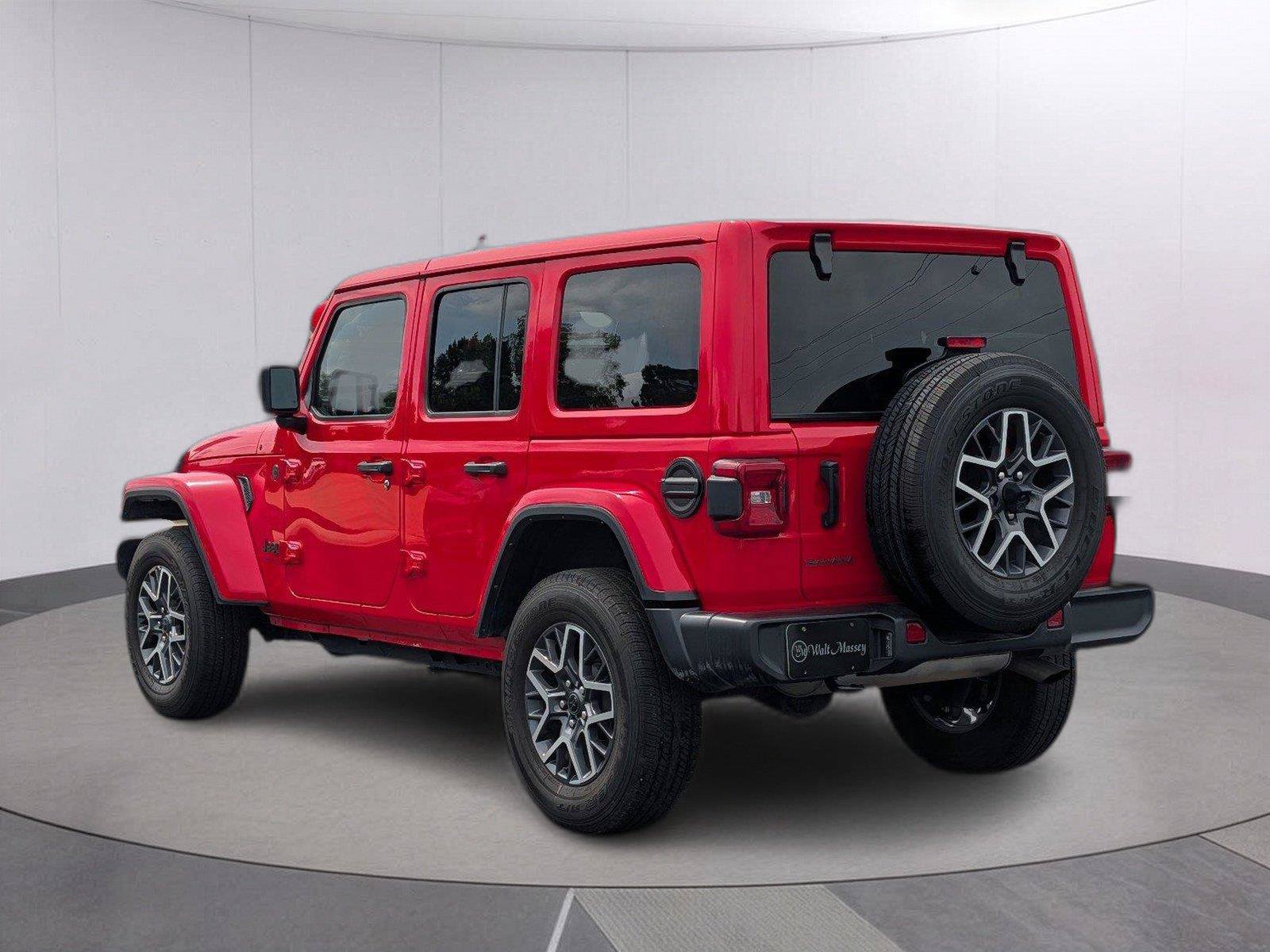 Used 2025 Jeep Wrangler Unlimited Sahara AWD/4WD image 3