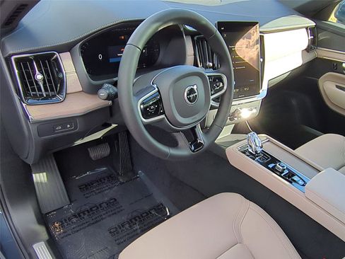 New 2026 Volvo XC90 T8 Plus w/ Protection Package Premier image 9