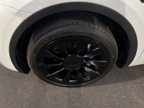 Used 2023 Tesla Model Y Long Range image 10