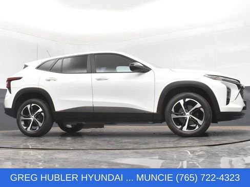 Used 2024 Chevrolet Trax RS FWD image 20