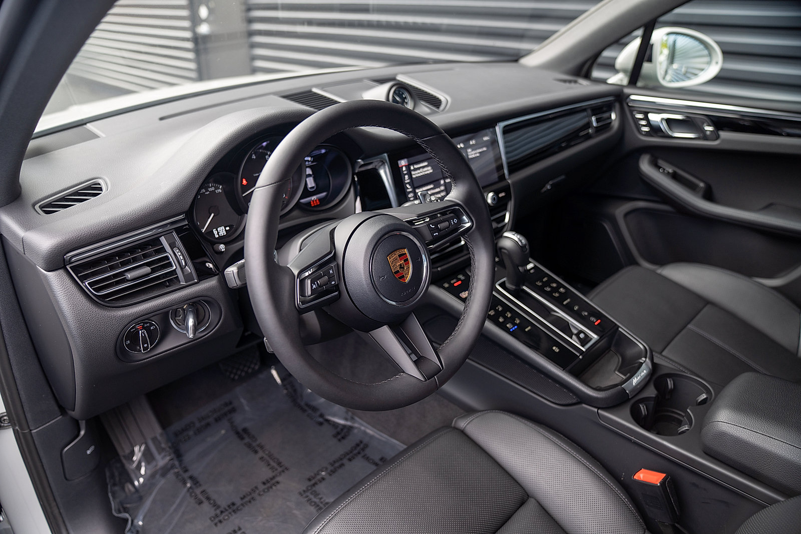 Used 2026 Porsche Macan AWD/4WD image 4