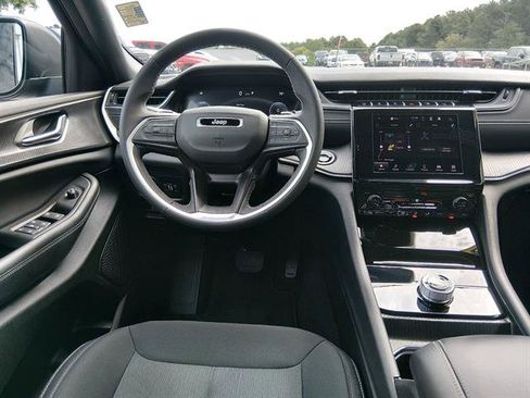 Certified 2025 Jeep Grand Cherokee L Laredo RWD image 10