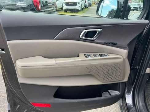 Used 2026 Kia Carnival EX FWD image 13