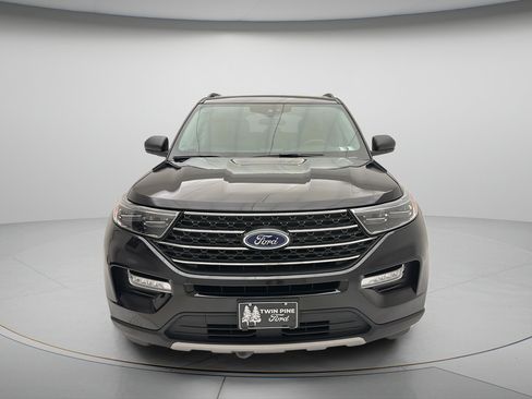 Used 2023 Ford Explorer XLT w/ Equipment Group 202A AWD/4WD image 2