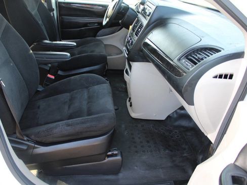 Used 2015 RAM C/V Tradesman image 7