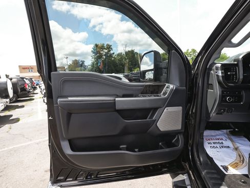 Used 2023 Ford F250 Lariat w/ Black Appearance Package AWD/4WD image 10