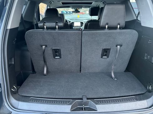 Used 2023 GMC Acadia SLT w/ Technology Package image 27