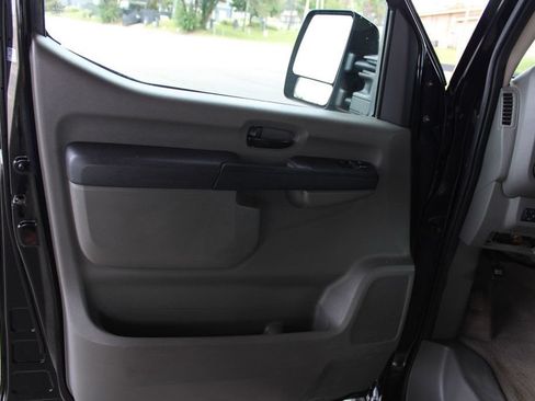 Used 2017 Nissan NV 3500 SL RWD image 10