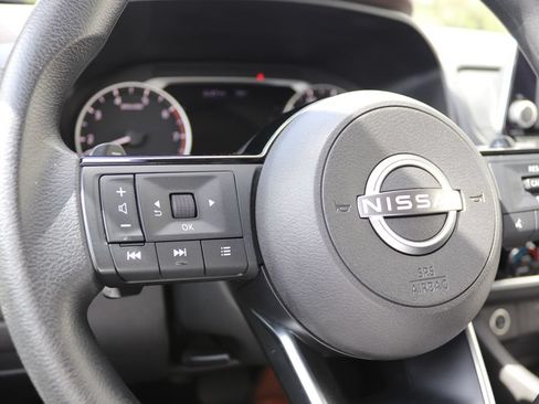 Used 2023 Nissan Rogue SV FWD image 28