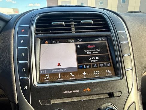 Used 2018 Lincoln MKX Reserve w/ Driver Assistance Package FWD image 12