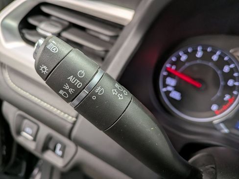 Used 2023 GMC Acadia SLT w/ Elevation Edition image 18