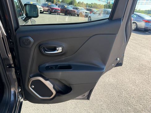 Used 2017 Jeep Renegade Limited FWD image 18