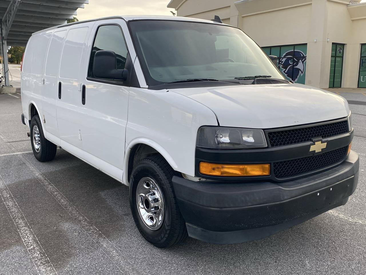 Used 2018 Chevrolet Express 2500 w/ Driver Convenience Package RWD image 3