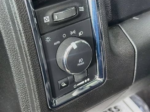 Used 2018 RAM 1500 Laramie AWD/4WD image 10