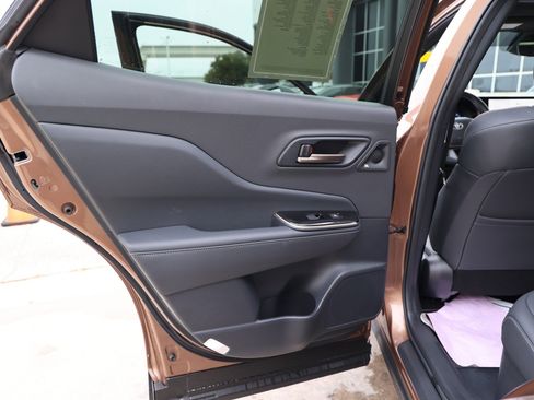 Used 2025 Toyota Crown Platinum image 40