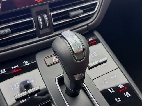 New 2026 Porsche Macan Turbo image 21