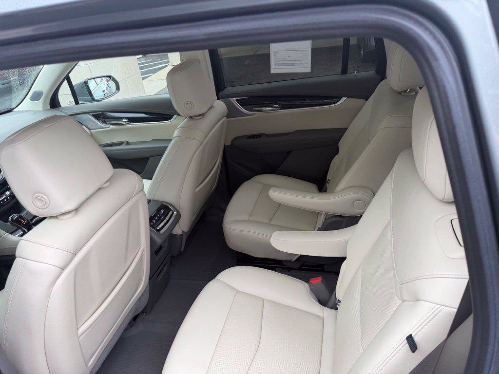 Used 2023 Cadillac XT6 Premium Luxury w/ Technology Package FWD image 12