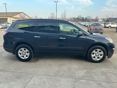 Used 2017 Chevrolet Traverse LS image 4