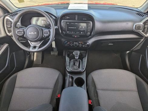 Used 2025 Kia Soul LX w/ LX Technology Package FWD image 14
