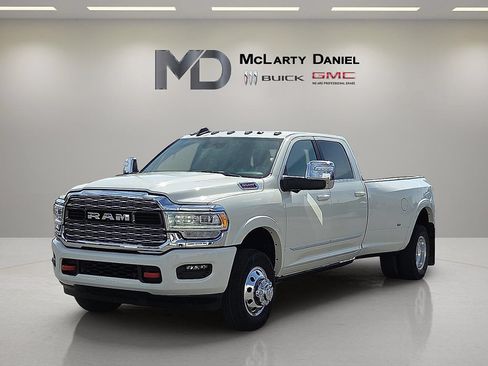 Used 2024 RAM 3500 Limited AWD/4WD image 3