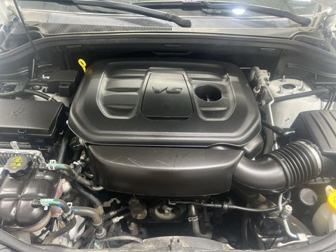 Used 2021 Jeep Grand Cherokee Laredo AWD/4WD image 24
