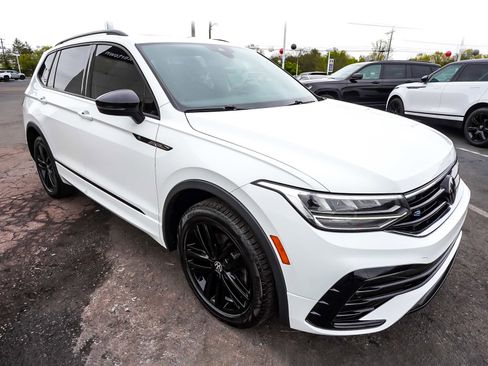 Used 2022 Volkswagen Tiguan SE R-Line AWD/4WD image 3