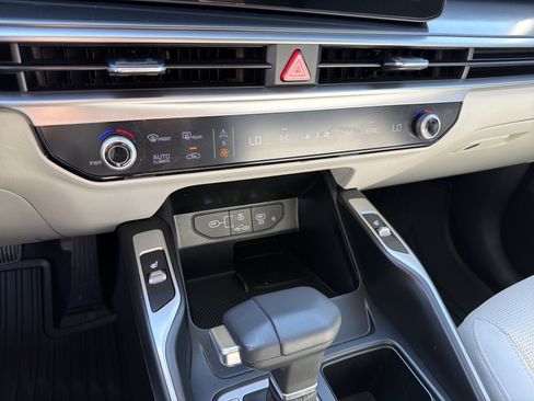 Used 2025 Kia Sorento EX w/ Panoramic Sunroof Package image 32