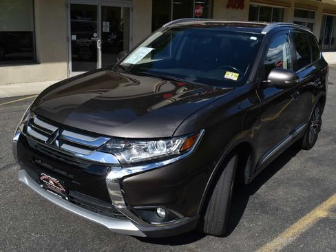 Used 2017 Mitsubishi Outlander SE AWD/4WD image 8