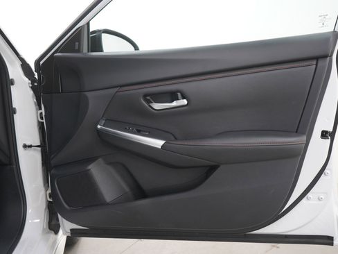 Used 2025 Nissan Sentra SR FWD image 9