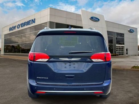 Used 2019 Chrysler Pacifica Touring-L Plus FWD image 4