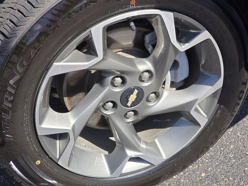 Used 2025 Chevrolet Trax LT FWD image 14