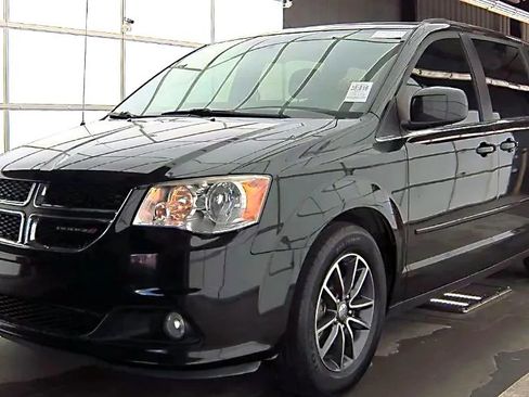 Used 2017 Dodge Grand Caravan SXT image 16