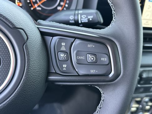 New 2026 Jeep Gladiator Sahara image 9