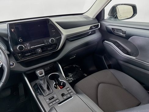 Certified 2025 Toyota Highlander LE AWD/4WD image 21