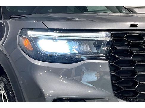 Used 2025 Ford Explorer ST-Line image 30