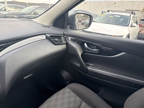 Used 2017 Nissan Rogue Sport SV w/ SV All-Weather Package image 8