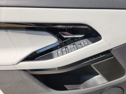 Used 2024 Land Rover Range Rover Evoque S image 22