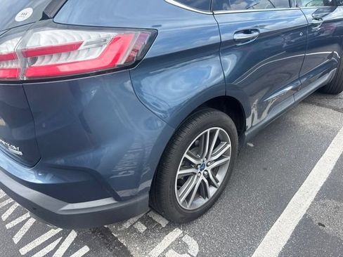 Used 2019 Ford Edge Titanium FWD image 11