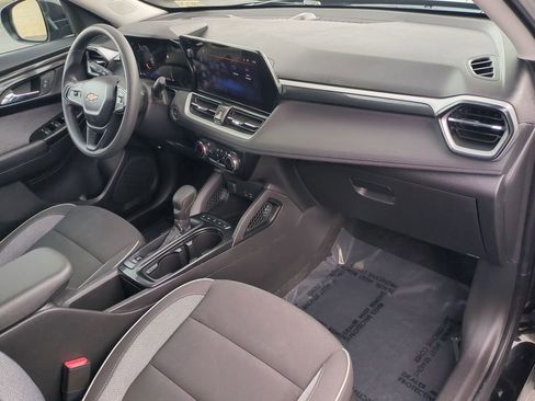 Used 2025 Chevrolet TrailBlazer LT FWD image 32
