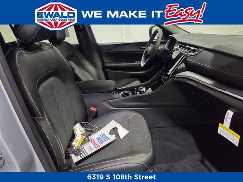 New 2025 Jeep Grand Cherokee L Altitude image 9