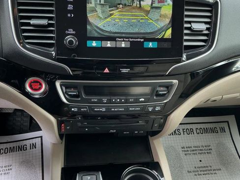 Used 2021 Honda Pilot Touring image 14