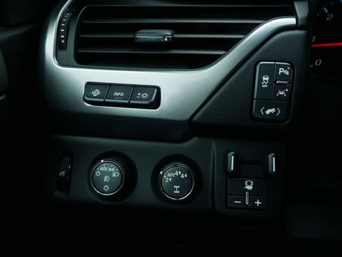 Used 2019 Chevrolet Tahoe Premier AWD/4WD image 31