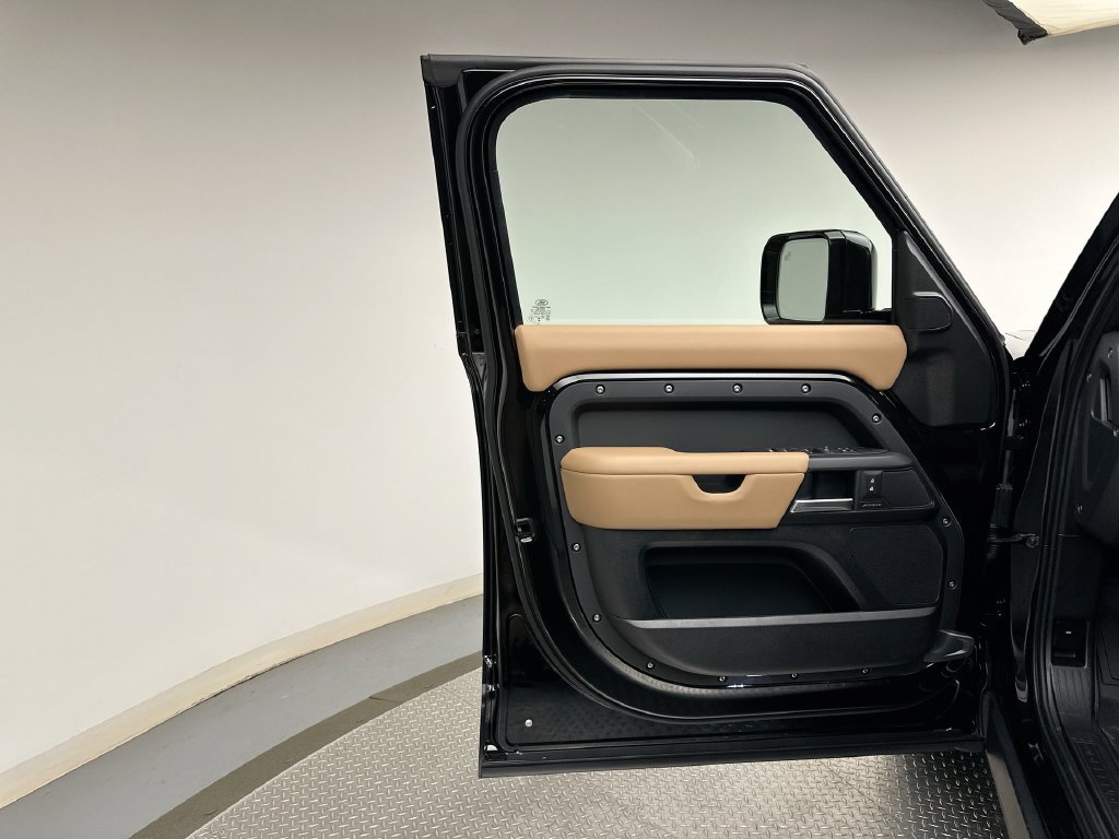 New 2026 Land Rover Defender 110 S AWD/4WD image 9