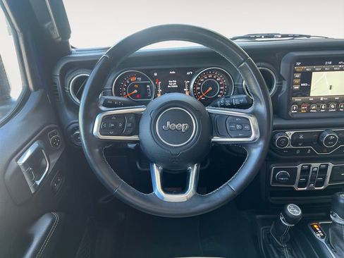 Used 2018 Jeep Wrangler Unlimited Sahara AWD/4WD image 12