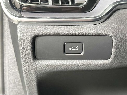 Used 2025 Volvo S60 B5 Core image 11