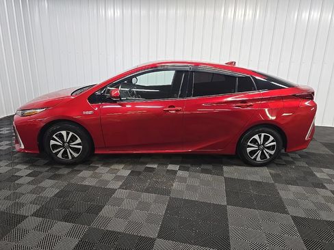 Used 2017 Toyota Prius Prime Plus FWD image 5