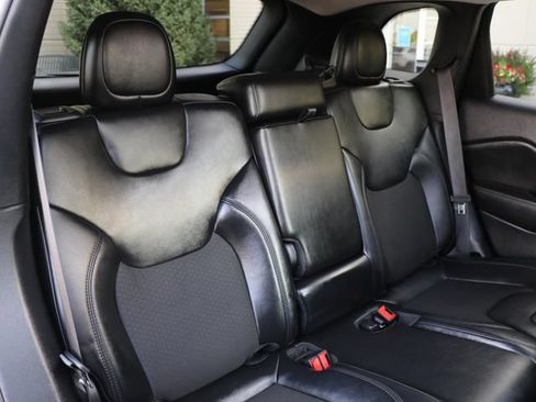 Used 2021 Jeep Cherokee Latitude Plus FWD image 13