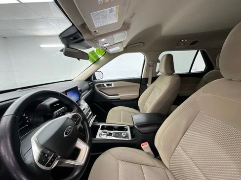 Used 2023 Ford Explorer XLT AWD/4WD image 17